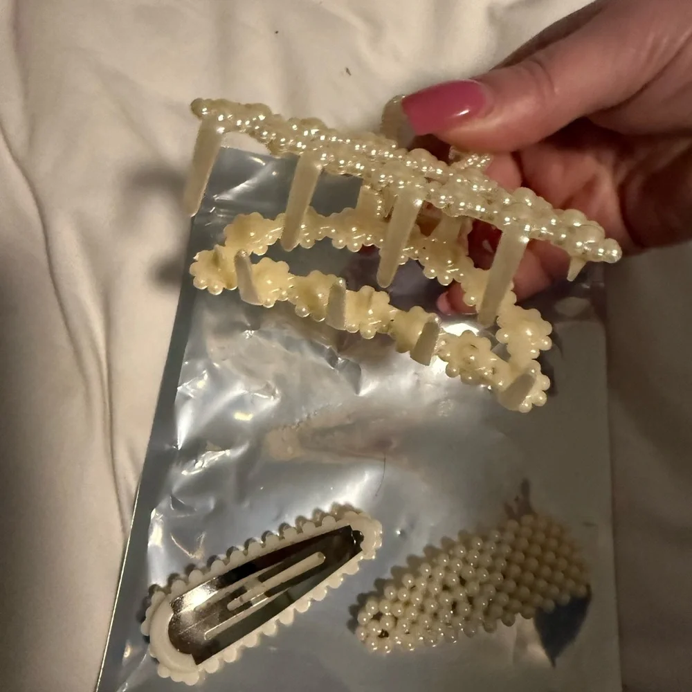 Hair Clip Set (3 pieces) off White Pearlized! Beautiful for a new Bride!